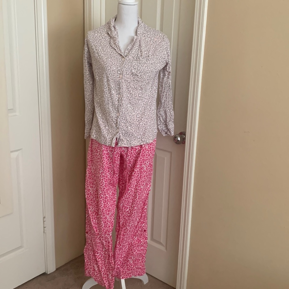 Leopard print pajama set Medium size.